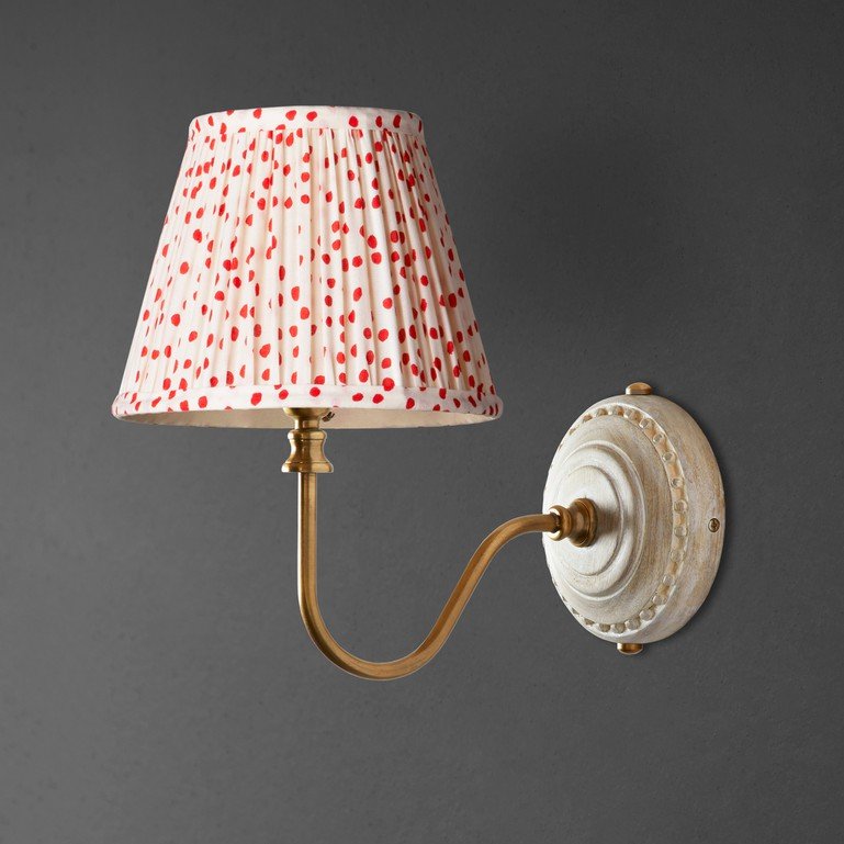 How to keep gathered or pleated fabric lampshades clean and dustfree