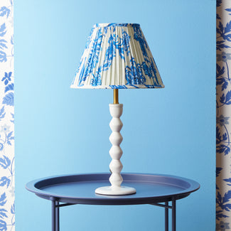Mildred table lamp in white