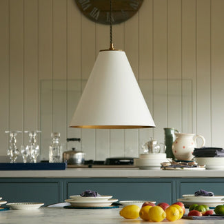 Super Stanley pendant in glossy white with brass interior