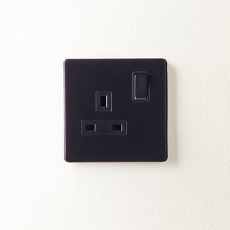Single Florence plug socket in black