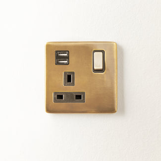 Florence one gang switched SP socket and dual USB outlet in brass