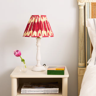 Daisy table lamp in natural whitewash