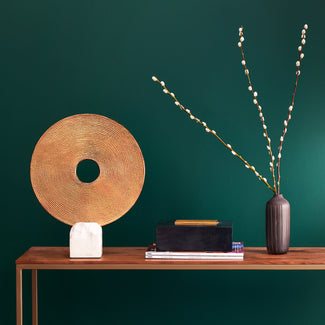 Discus sculptural table lamp in gold and white marble