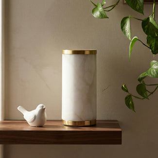 Luxe rechargeable table lamp in alabaster and brass