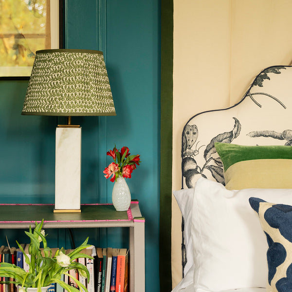Samson table lamp in white marble