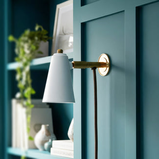 Nook wall light in white