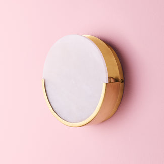 Plato wall light in alabaster and brass