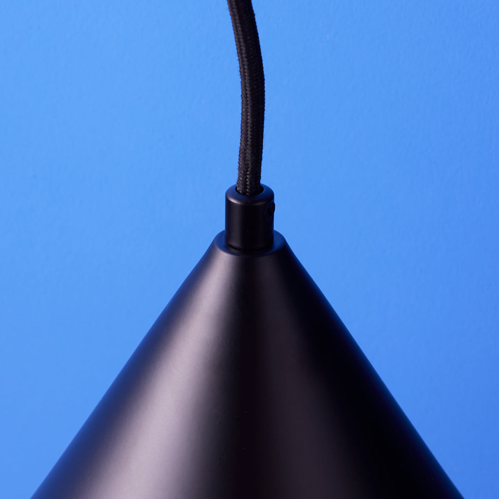 Sway wall light in black