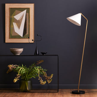 Galore floor lamp in brass with a white shade