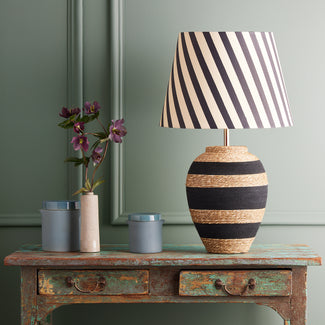 Duccio table lamp in black and natural seagrass