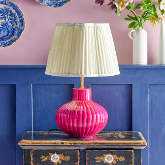 Philomena table lamp in pink