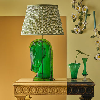 Whinny table lamp in green resin