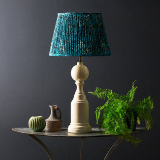 Brigadier table lamp in white lacquered wood