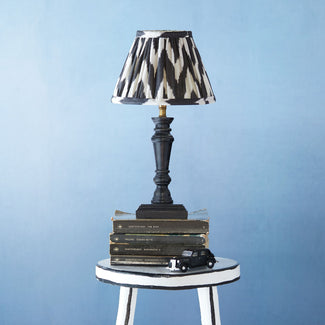 Fred table lamp in ebony