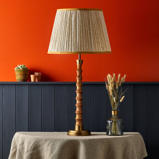 Tinto table lamp in natural wood and antique brass