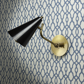 Mo single wall light in brass with a black hood